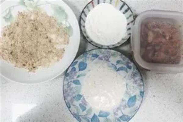 钓罗非鱼的饵料配方，常见以下3种配方