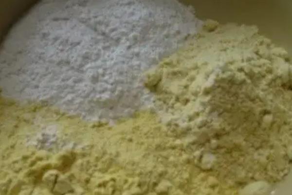 钓罗非鱼的饵料配方，常见以下3种配方