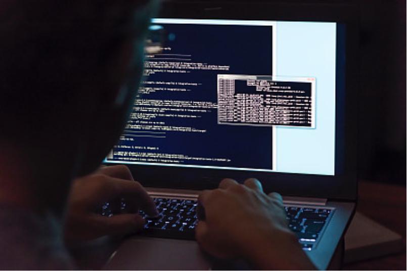 A股投资失败案例分析_男子炒股亏300万_深圳程序员创业经历