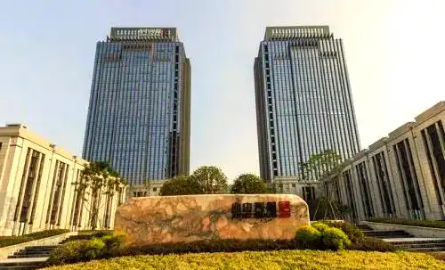 重庆精信中心：承载商业功能，彰显独特地位与影响力