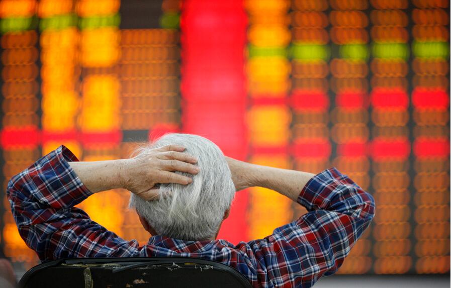 为什么今天股市大跌_A股探底回升_科技板块新能源走强