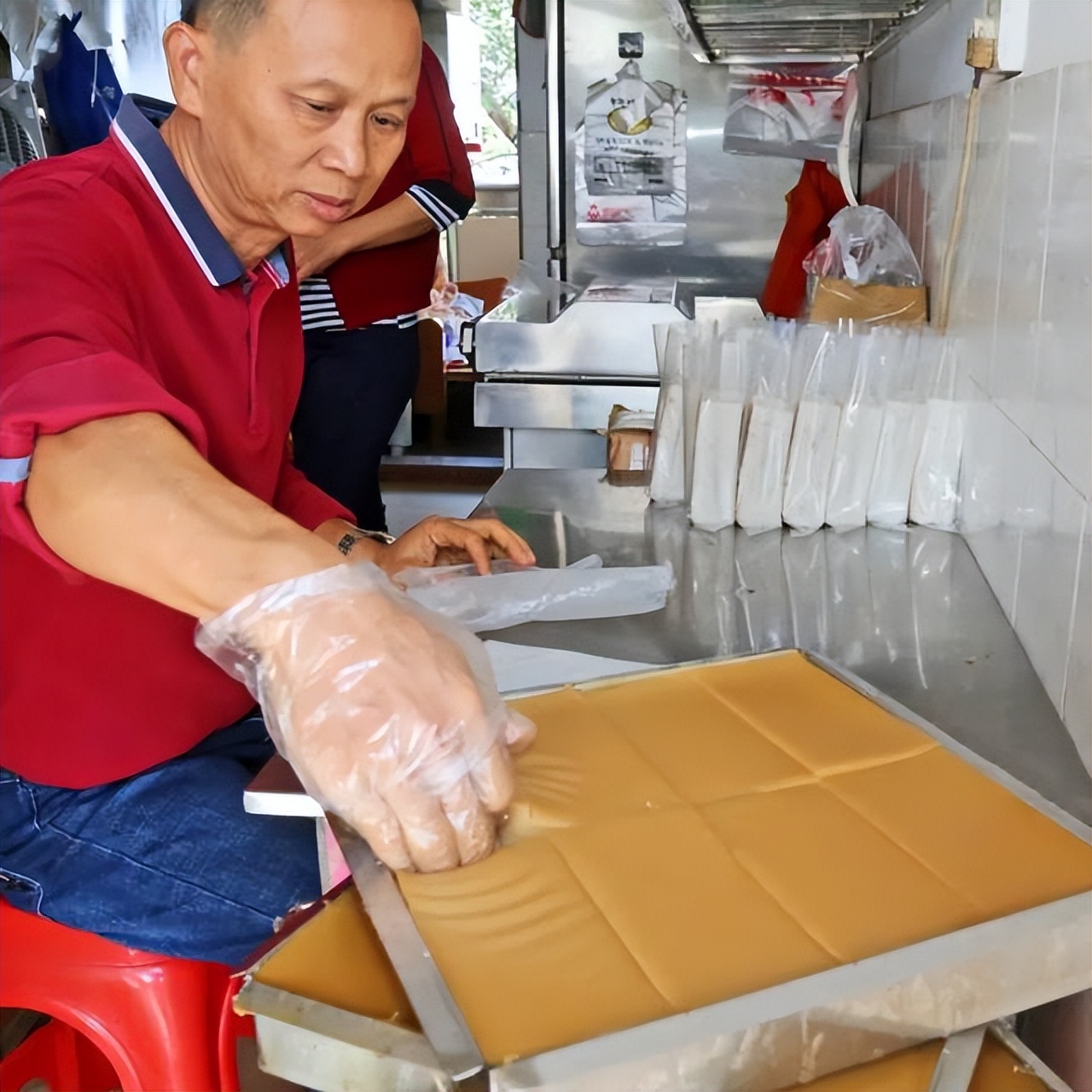 高要为什么吃蛋黄_高要特色手信制作过程 白土煎堆制作方法 疍家糕传统制作工艺