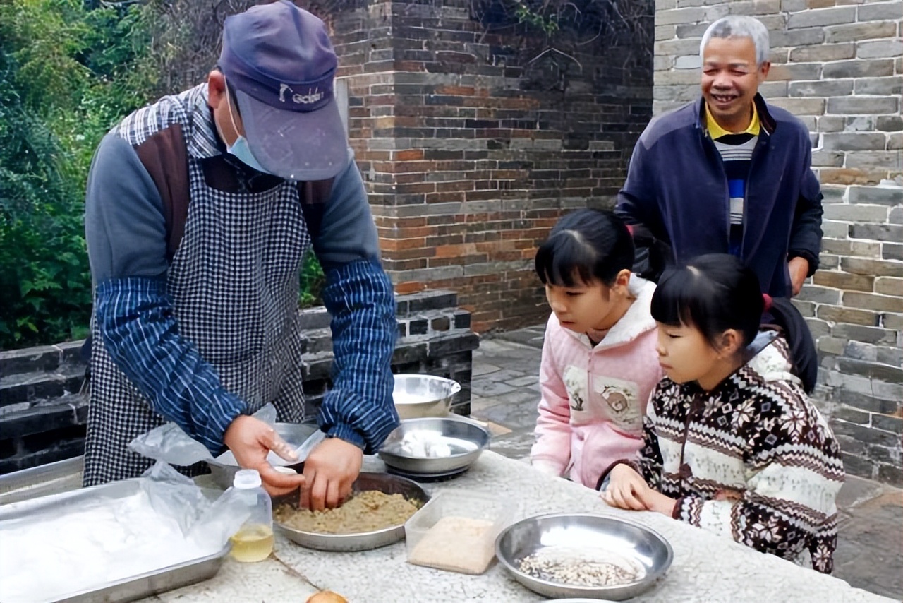 高要为什么吃蛋黄_高要特色手信制作过程 白土煎堆制作方法 疍家糕传统制作工艺