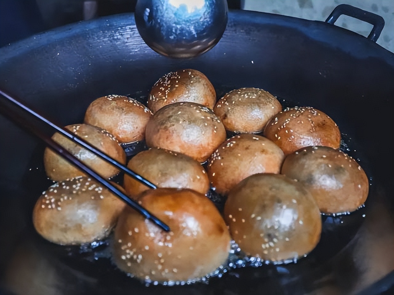 高要特色手信制作过程 白土煎堆制作方法 疍家糕传统制作工艺_高要为什么吃蛋黄