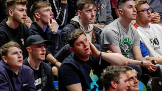 EDG胜利背后，电竞不为人知的一面：不赚钱、赌博、打假球