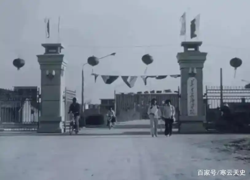 唐万新 传奇人生 金融市场_唐万新现在干什么