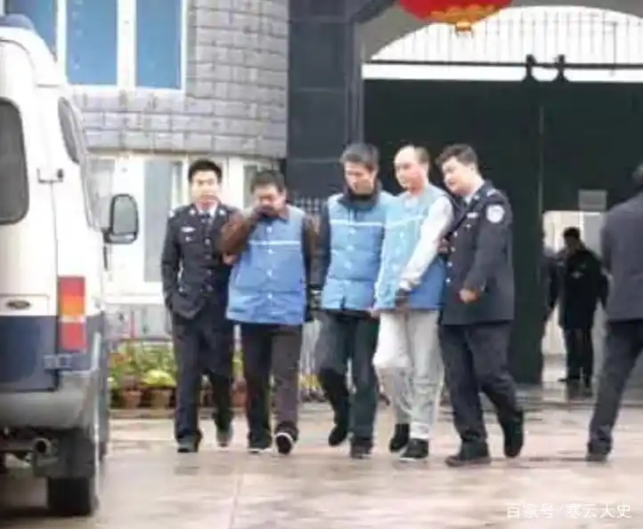 唐万新 传奇人生 金融市场_唐万新现在干什么