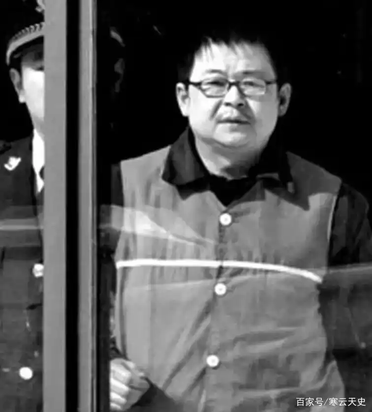 唐万新 传奇人生 金融市场_唐万新现在干什么