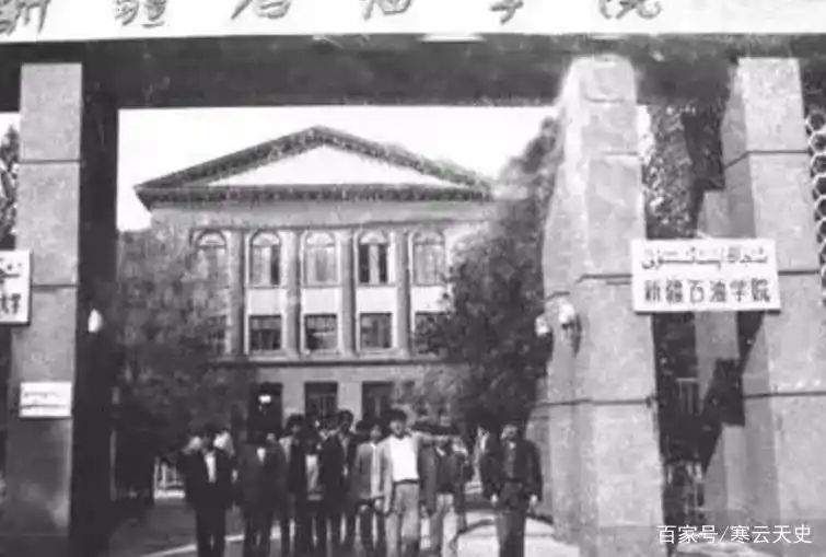 唐万新现在干什么_唐万新 传奇人生 金融市场