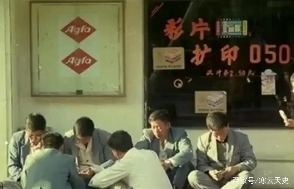 唐万新现在干什么_唐万新 传奇人生 金融市场